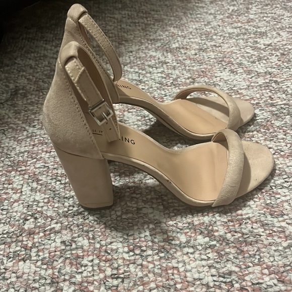 Nude Heels - Picture 2 of 4